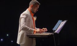 Mersin'de 'İyilik Korosu' konser verdi