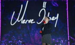 Mersin Kültür Yolu Festivali’nde Merve Özbey sahne aldı
