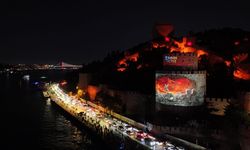 Rumeli Hisarı'nda 'İstanbul'un Fethi' temalı video mapping gösterimi gerçekleştirildi