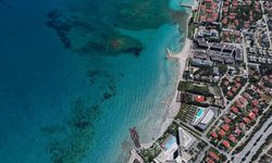 Turizm merkezlerinden Çeşme'de bayram tatili yoğunluğu yaşanıyor