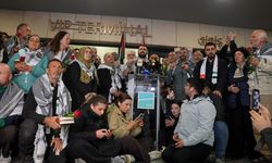 Türkiye'ye dönen Küresel Sumud Filosu aktivistleri törenle karşılandı