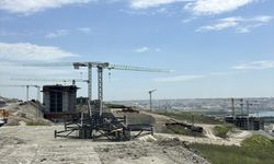 Arnavutköy'de inşaattaki kule vincin devrilmesi sonucu 2 işçi yaralandı