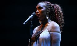 Fransız şarkıcı IMANY İstanbul'da müzikseverlerle buluştu