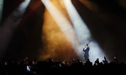 Teoman Beşiktaş Tüpraş Stadyumu'nda konser verdi