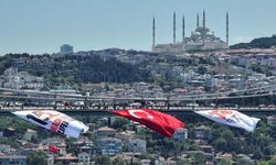 İstanbul Boğazı'ndaki köprülere 15 Temmuz dolayısıyla Türk bayrağı asıldı