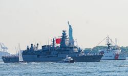 TCG Oruçreis, ABD'nin 250. kuruluş yılı töreni için New York Limanı'na demirledi