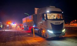 Yozgat'ta tırın dorsesine çarpan SUV tipi araçtaki 3 kişi yaralandı