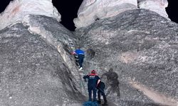 Kapadokya'da çıktığı peribacası yamacında mahsur kalan turisti AFAD ekipleri kurtardı