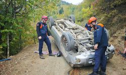 Artvin'de devrilen kamyonetteki 2 kişi yaralandı