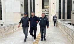 Balıkesir'de Türk bayrağına ve Atatürk'e hakaret içerikli paylaşım yapan öğretmen tutuklandı