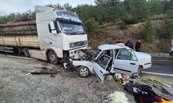 Çankırı'da tomruk yüklü tır ile çarpışan otomobildeki 3 kişi yaralandı