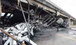 Düzce'de köprüden düşen tırda çıkan yangın söndürüldü