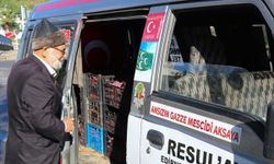 'Elmacı Dede' İzmir'de Mehmetçiğe elma ve üzüm getirdi