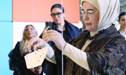 Emine Erdoğan, Özbekistan'da düzenlenen zirve kapsamında açılan sergiyi ziyaret etti