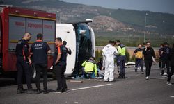 GÜNCELLEME 2 - Manisa'da çekici ile tur otobüsü çarpıştı, 11 kişi öldü, 27 kişi yaralandı