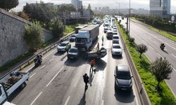 Bağcılar'daki TEM Otoyolu'nda 5 aracın karıştığı zincirleme trafik kazasında 2 kişi yaralandı