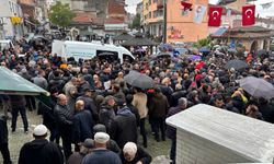 GÜNCELLEME - Çanakkale'de refüjdeki aydınlatma direğine çarpan otomobildeki 2 kişi öldü