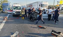 GÜNCELLEME - Mersin'de tıra çarpan hafif ticari araçtaki 2 kişi öldü, 1 kişi yaralandı