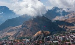 Hakkari'de sis bulutları hızlandırılmış çekim tekniğiyle görüntülendi
