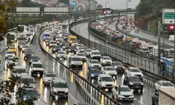 İstanbul'da yağmurun da etkisiyle trafik yoğunluğu yüzde 80'e çıktı