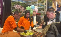 İstanbul'daki 8. Geleneksel Malatya Tanıtım Günleri'nde 44 bin paket kayısı ile 4 ton çiğköfte dağıtıldı