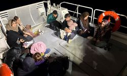 İzmir açıklarında 13 düzensiz göçmen yakalandı