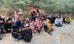İzmir'de deniz kenarında 37 düzensiz göçmen yakalandı