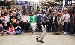 Kayseri'de insansı robot 'MEGA' çocuklarla buluştu