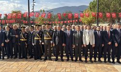 Sakarya ve çevre illerde Cumhuriyet Bayramı dolayısıyla çelenk sunma töreni yapıldı