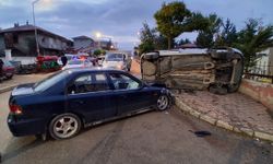 Samsun'da iki otomobil çarpıştı, 4 kişi yaralandı