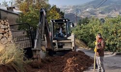 Tunceli'de sağanağın yol açtığı aksaklıklara belediye ekiplerince müdahale ediliyor