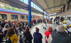 Zonguldak'a gelen Turistik Karaelmas Ekspresi'ni Madenci Korosu karşıladı