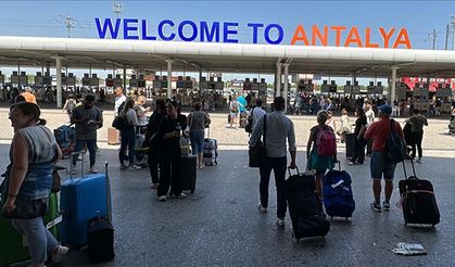 Antalya''ya 1 günde hava yolu ile 99 bin 149 turist geldi