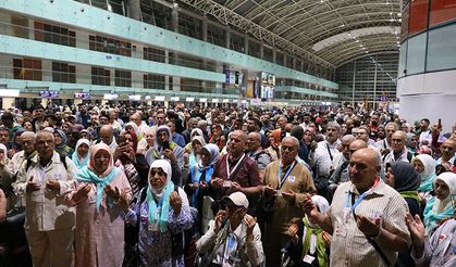 İzmir'de ilk hac kafilesi kutsal topraklara uğurlandı