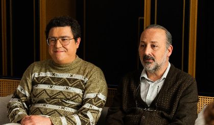 TOLGA ÇEVİK VE İBRAHİM BÜYÜKAK’IN BAŞROLLERİNİ PAYLAŞTIĞI YENİ KOMEDİ FİLMİ: ‘KALENDER PİDE’NİN FRAGMANI YAYINLANDI