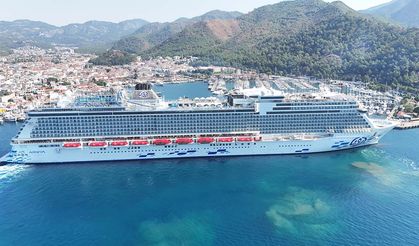 "Aroya" kruvaziyeri 1750 yolcusuyla Marmaris'e geldi