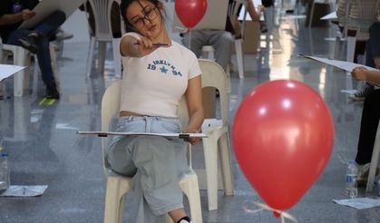 Erzincan'da yetenek sınavına giren adaylar üniversiteli olabilmek için en iyi resmi çizmeye çalıştı