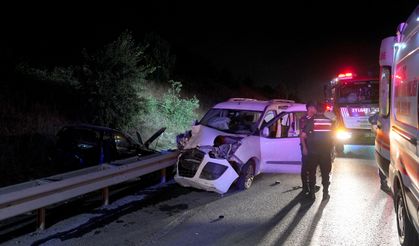 Eyüpsultan'da otomobil ile hafif ticari aracın çarpıştığı kazada 2 kişi yaralandı