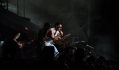 Kosova'da düzenlenen Sunny Hill Festivali'nde Dua Lipa ve Edis sahne aldı