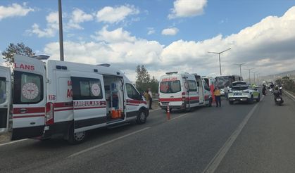 Bursa'da yolcu otobüsü tırdaki gemi çapasına çarptı, 3 kişi yaralandı