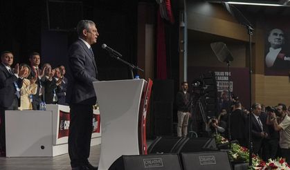 Özgür Özel, 22. Olağanüstü Kurultay'da yeniden CHP Genel Başkanlığına seçildi