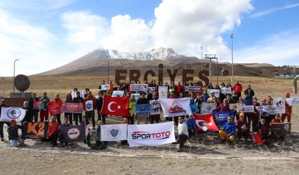 Cumhuriyetin kuruluşunun 102. yılında Erciyes'e zirve tırmanışı