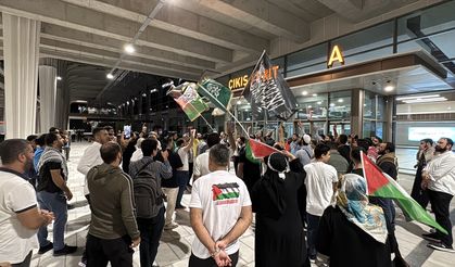 İsrail'in alıkoyduğu aktivistlerden Davut Daşkıran Mersin'de karşılandı