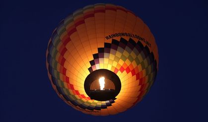 Kapadokya'daki sıcak hava balonları vadilere renk kattı