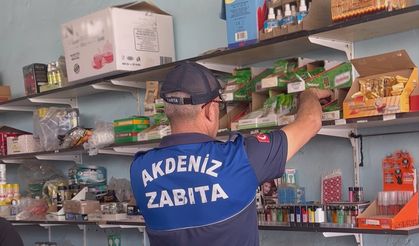 Mersin'de bakkalda son kullanım tarihi geçmiş gıda ürünleri ele geçirildi