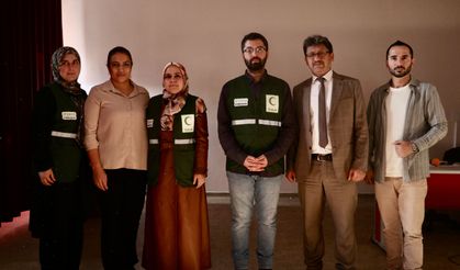 Samsun'da Yeşilay öğrenci velilerine bağımlılıkla mücadele eğitimi verdi