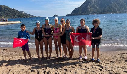 Marmaris'te Büyük Önder Atatürk'ü yüzerek andılar