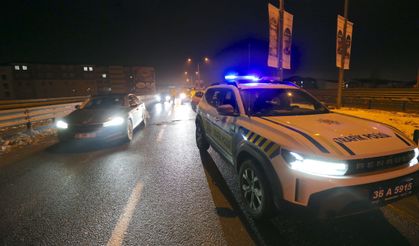 Kars'ta 11 aracın karıştığı zincirleme trafik kazası meydana geldi