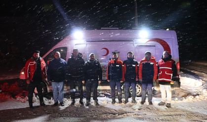 Kastamonu'da yolda kalan sürücülere ikramda bulunuldu