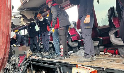 Osmaniye'de yolcu otobüsünün tıra çarptığı kazada 7 kişi öldü, 11 kişi yaralandı